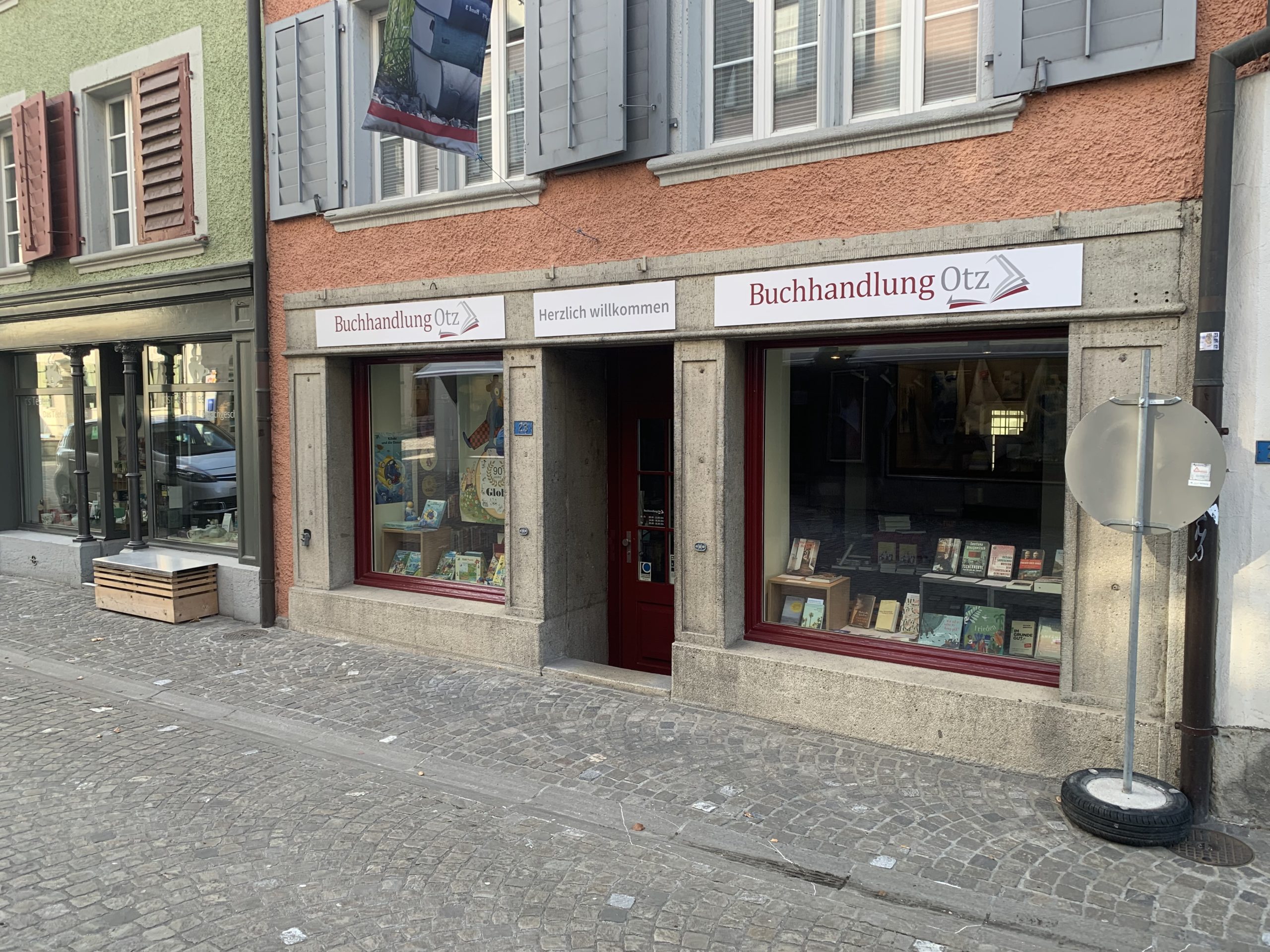 Die Buchhandlung Otz präsentiert: Diese 3 Bücher müssen Lenzburg-Fans gelesen haben